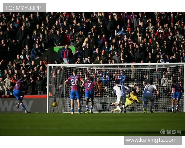 足球明星打门技巧全解析从弧线球到点球的精彩瞬间 足球明星打门技巧全解析从弧线球到点球的精彩瞬间